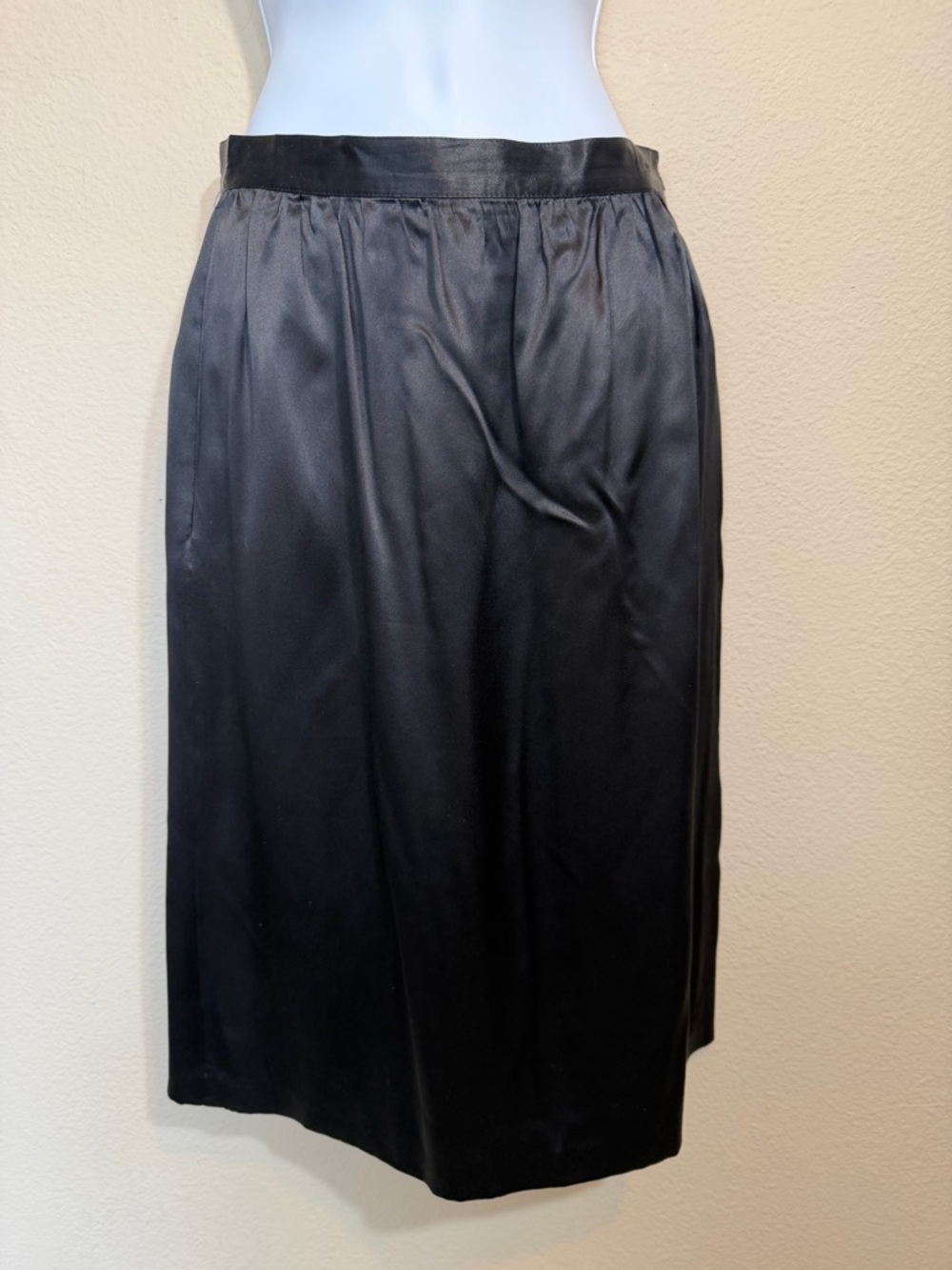 Vintage Argenti 100% Silk Black Floral Pencil Skirt in size 8